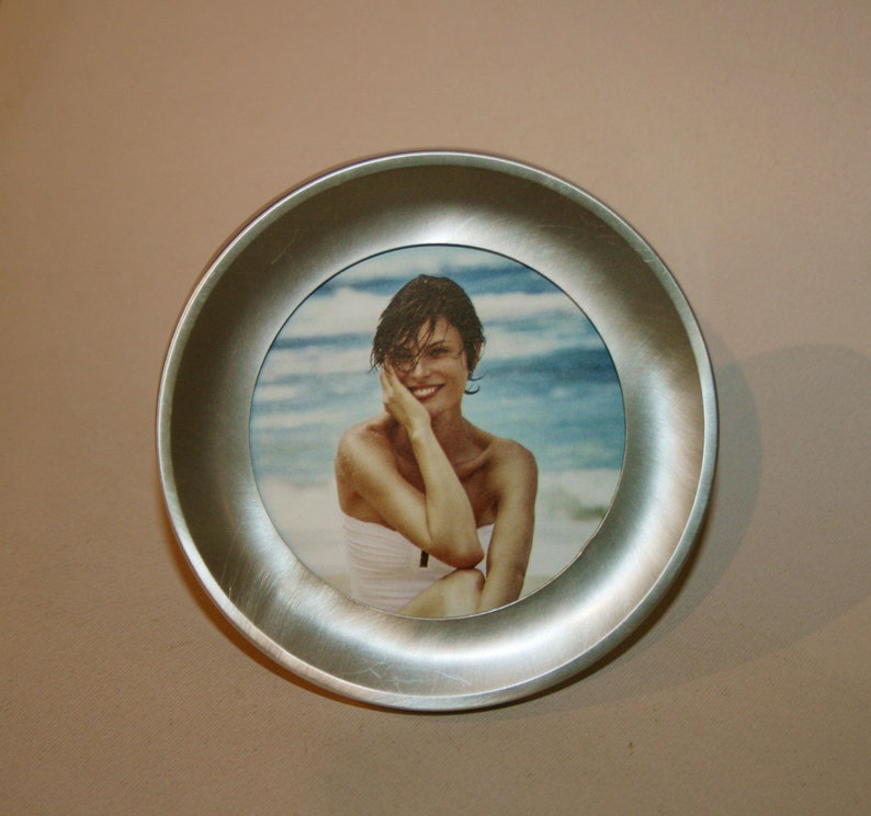 Round picture frame, made of nickel silver