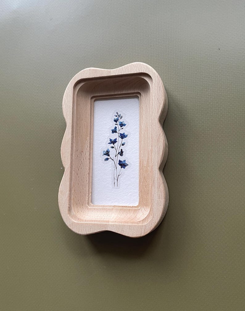 Rectangular Wooden Photo Frame with Original Shape for Wall Décor