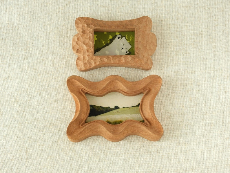 Handcrafted wooden picture frame, with a wavy, irregularly carved dog bone frame, suitable for wall or table decoration.