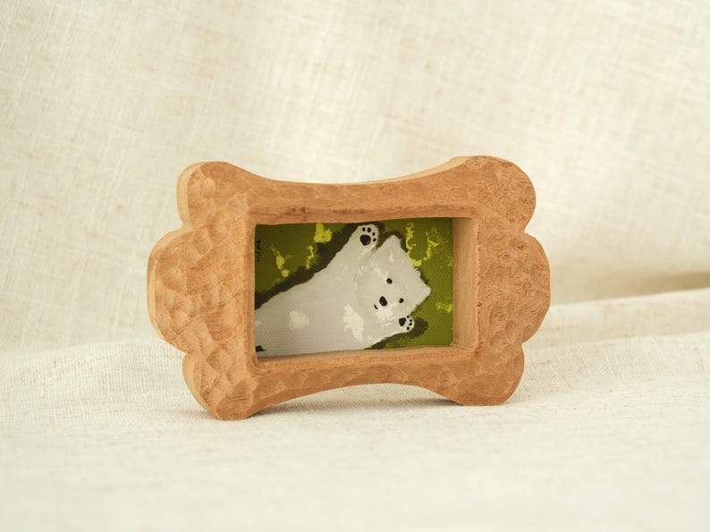 Handcrafted wooden picture frame, with a wavy, irregularly carved dog bone frame, suitable for wall or table decoration.