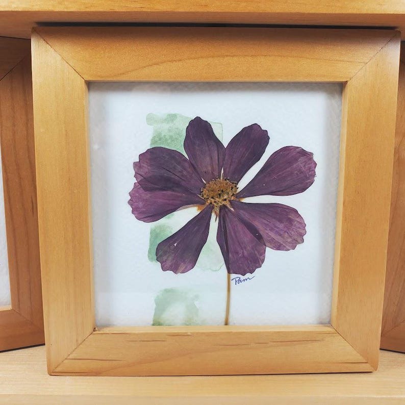 Vintage Solid Wood Triple Spinning Picture Frame with Pressed Botanical Flower Art