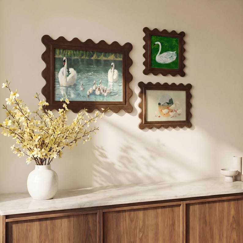 Vintage Scalloped Edge Walnut Photo Frame, Farmhouse Gallery Wall & Tabletop Display